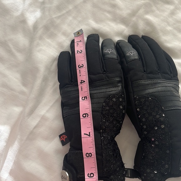 CELTEK premium black insulated ski/ snowboarding gloves with sequin trim - Picture 6 of 7
